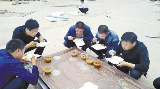 為了“創(chuàng)衛(wèi)”，他們蠻拼的